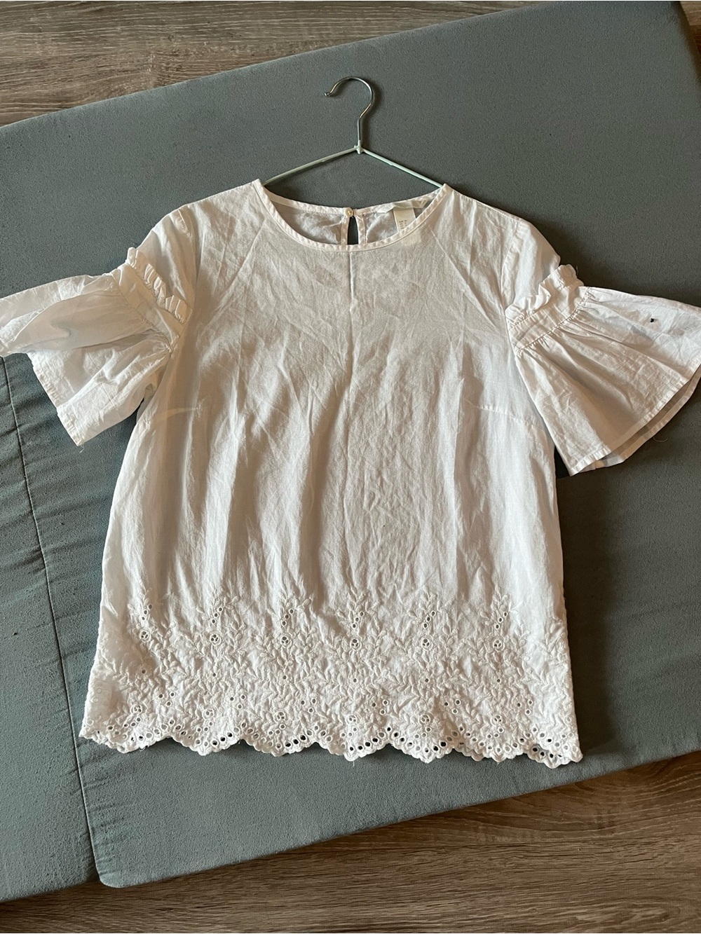 H&M White Eyelet scallop Hem. Bell half sleeve Blouse. 100% cotton. Size 6